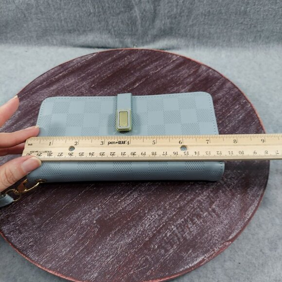 Elegant Checkered Pattern Leather Wallet With Wrist Strap & Card Holder - Picture 5 of 7